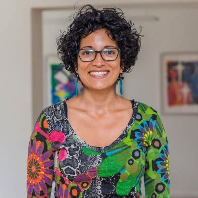 Julia Viebach .